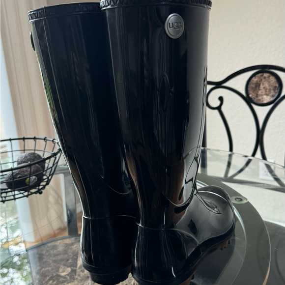 UGG rain boots.  Size 9. Tall Black shiny style - Picture 8 of 10
